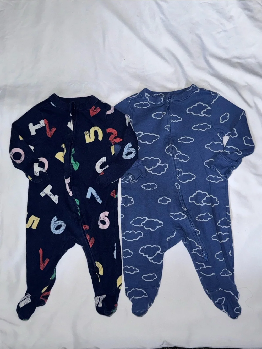 Old Navy size 0-3 months 2 pair unisex Baby Zipper Sleepwear footie pajamas